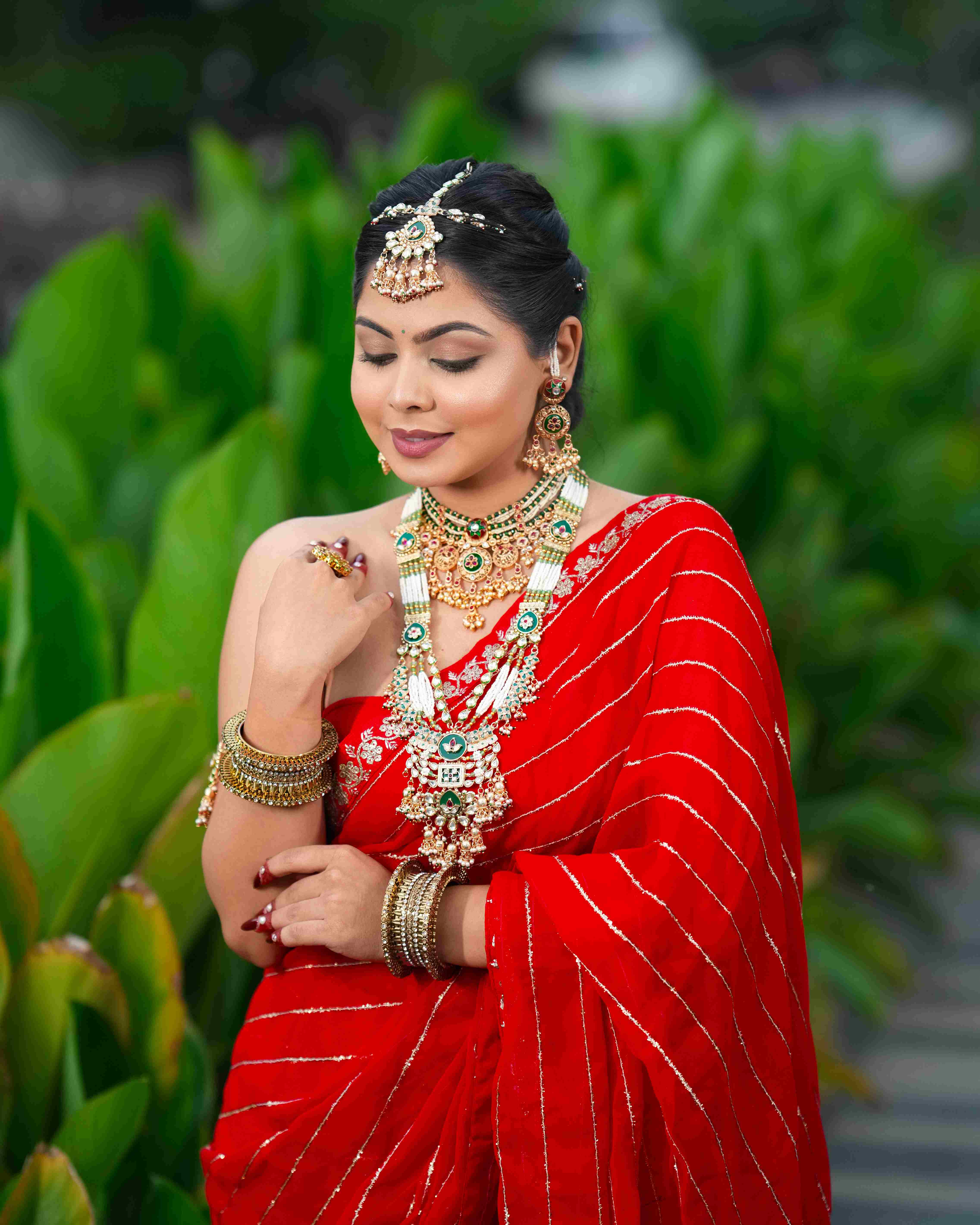 Airbrush bridal look in golden tones